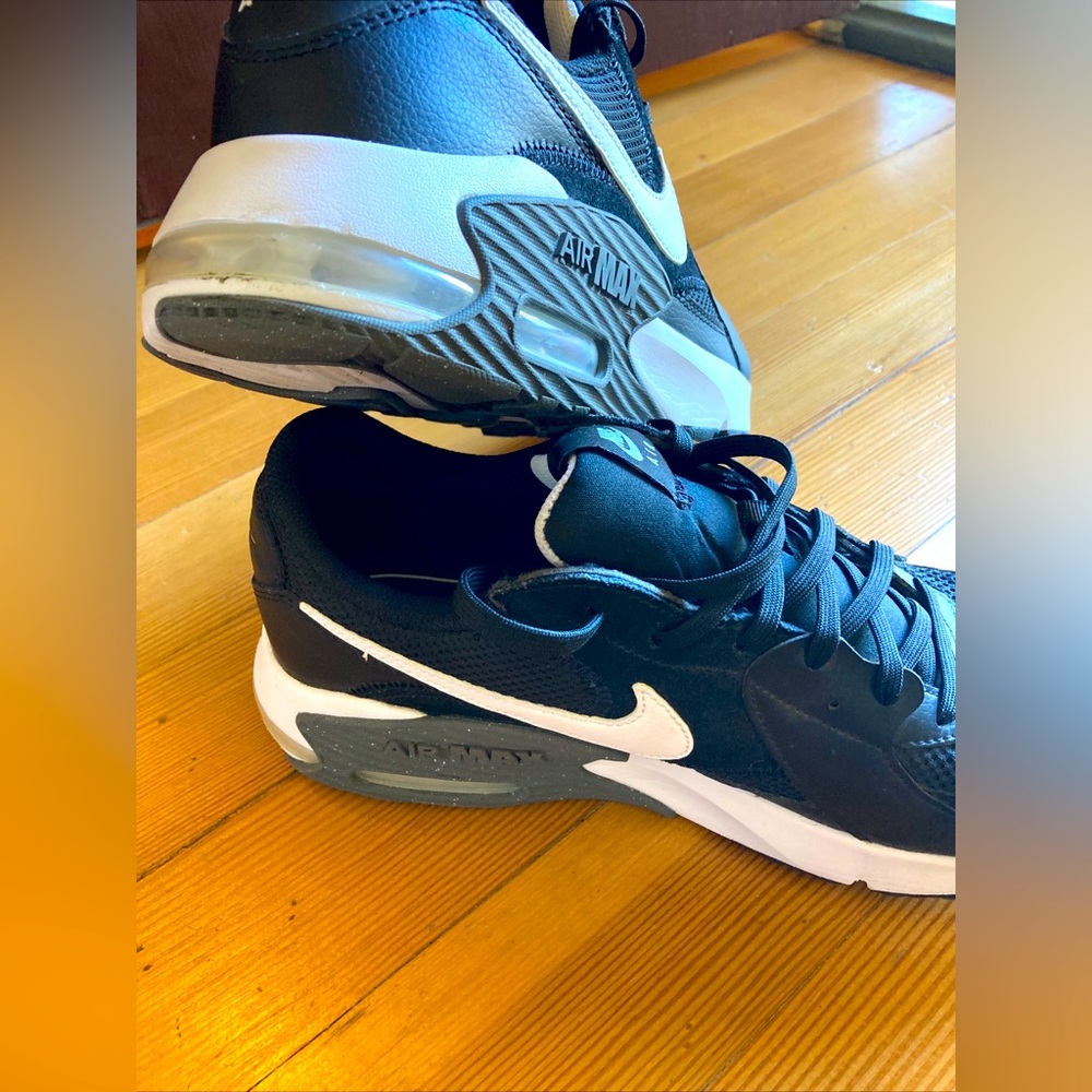 Nike excee size 11 excellent condition like new